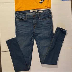 Hollister Low Rise Super Skinny Jeans. Size 28/32